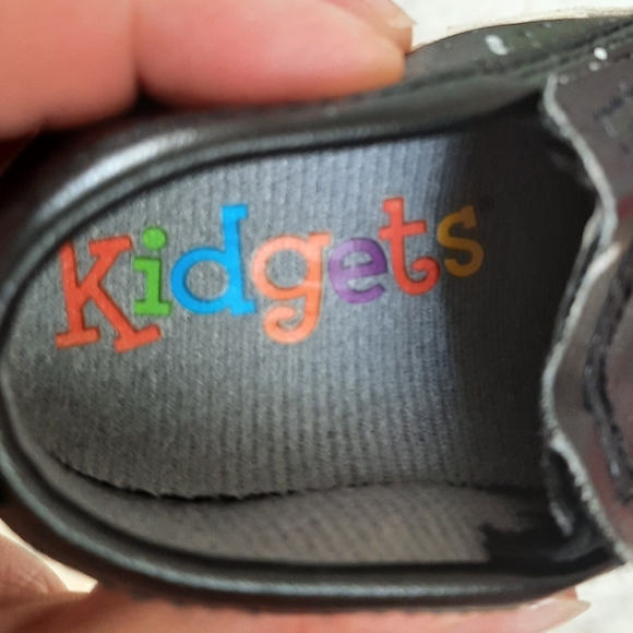 4 / $20 Kidgets Infant Crib Shoes Baby Sneakers Emoji Rainbow Heart Patches 0-6M - Picture 6 of 8